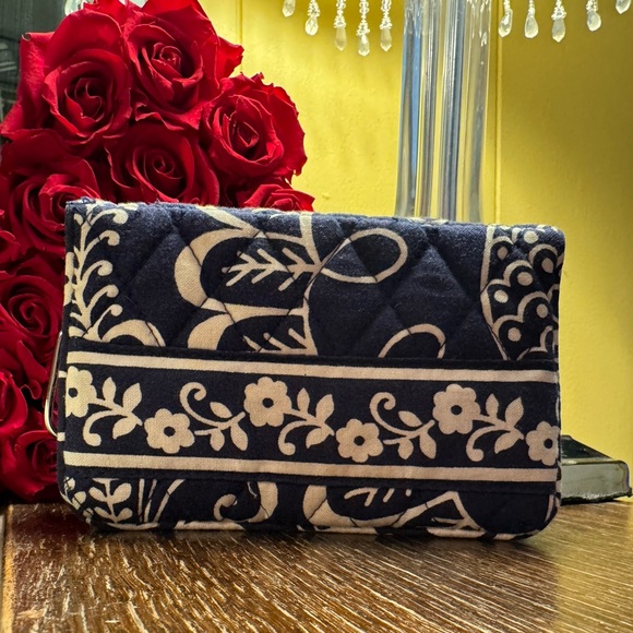 2 for $10 EUC Vera Bradley Twirly Birds Navy & White Wallet Billfold with chain - Picture 2 of 5